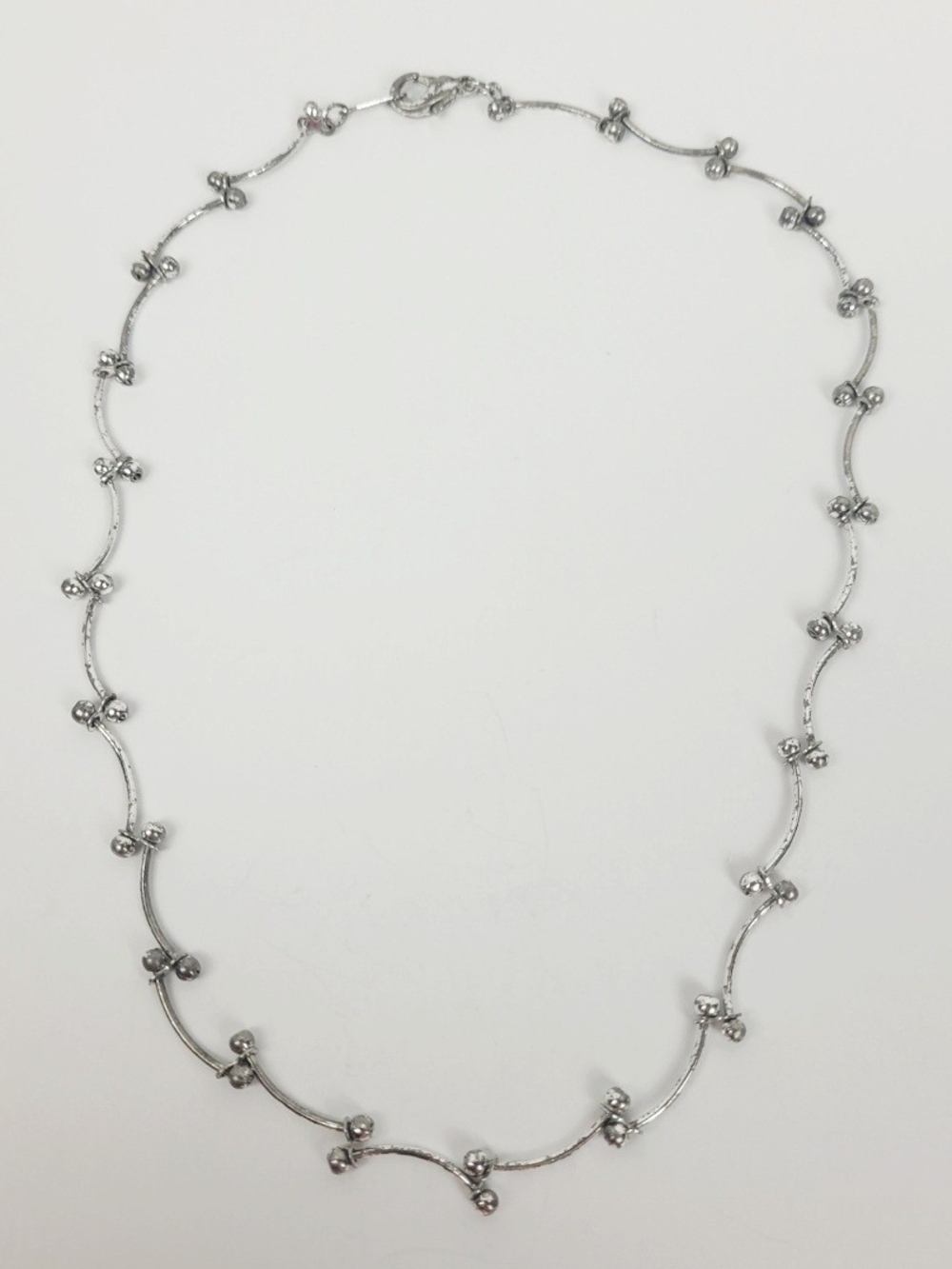 Vintage Y2K~Silver Tone Metal Links Choker~Wavy~Spheres~16"